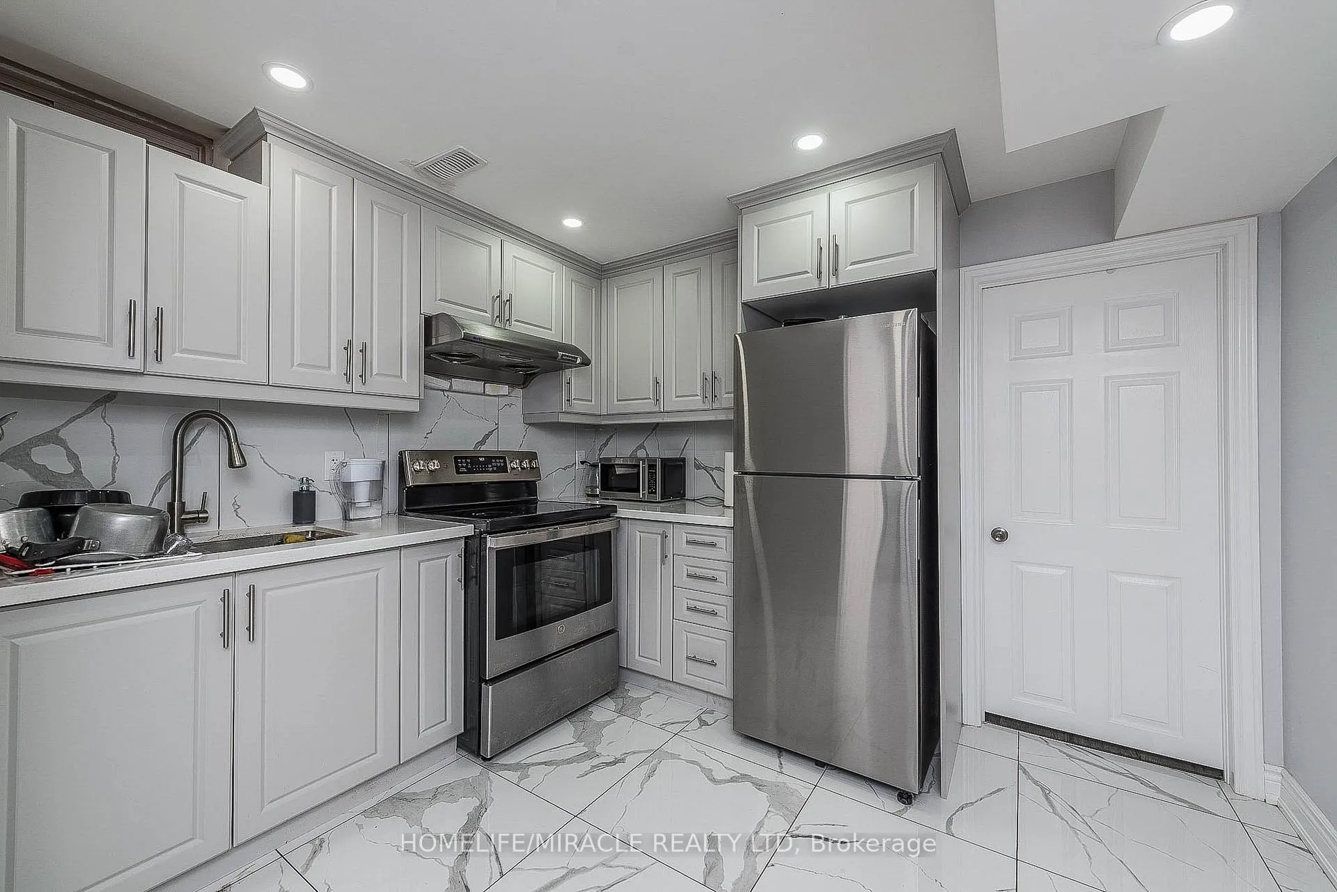 Photo 36 of 17 Bachelor Street, Brampton, Northwest Brampton — HOMEH