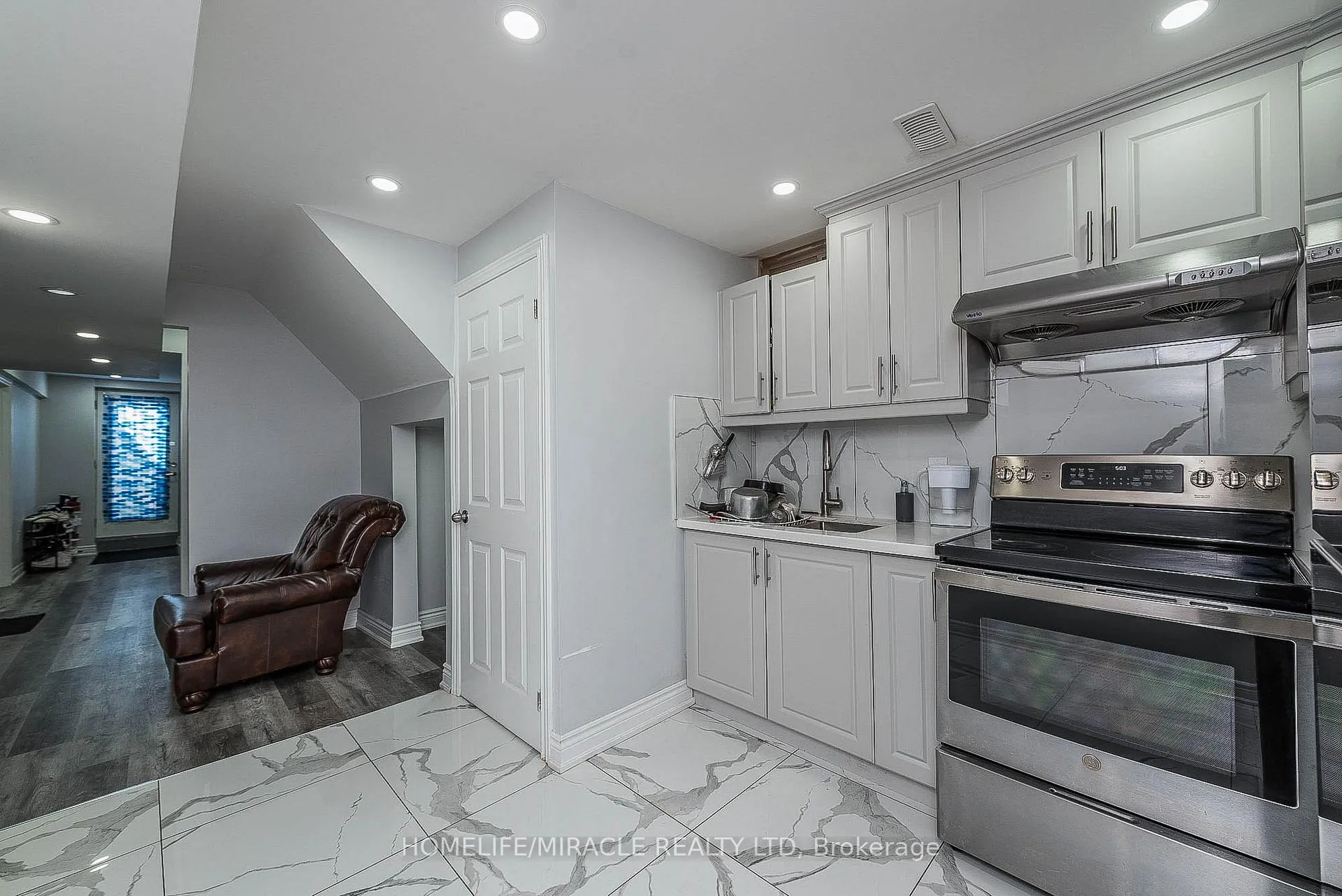 Photo 38 of 17 Bachelor Street, Brampton, Northwest Brampton — HOMEH