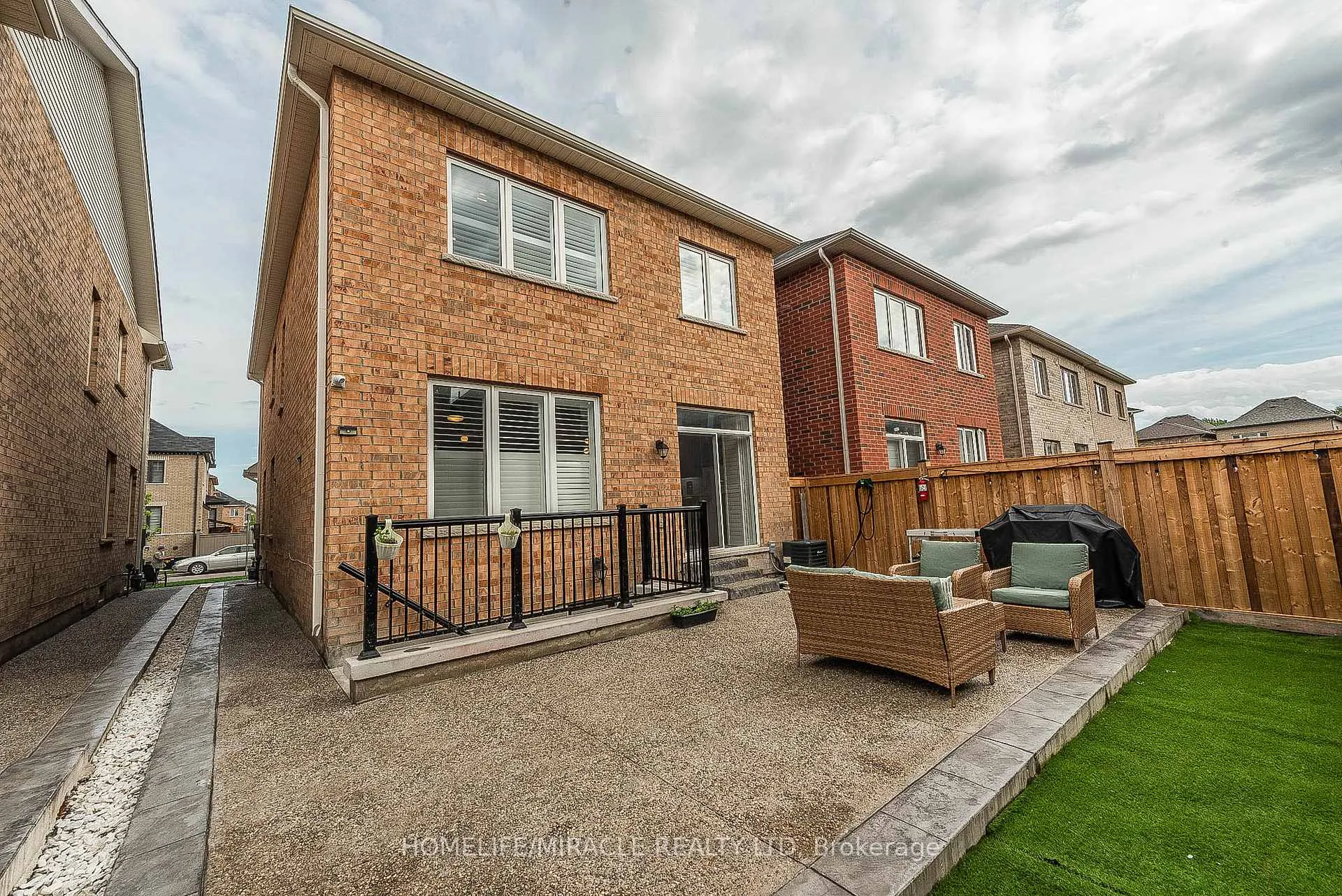 Photo 41 of 17 Bachelor Street, Brampton, Northwest Brampton — HOMEH