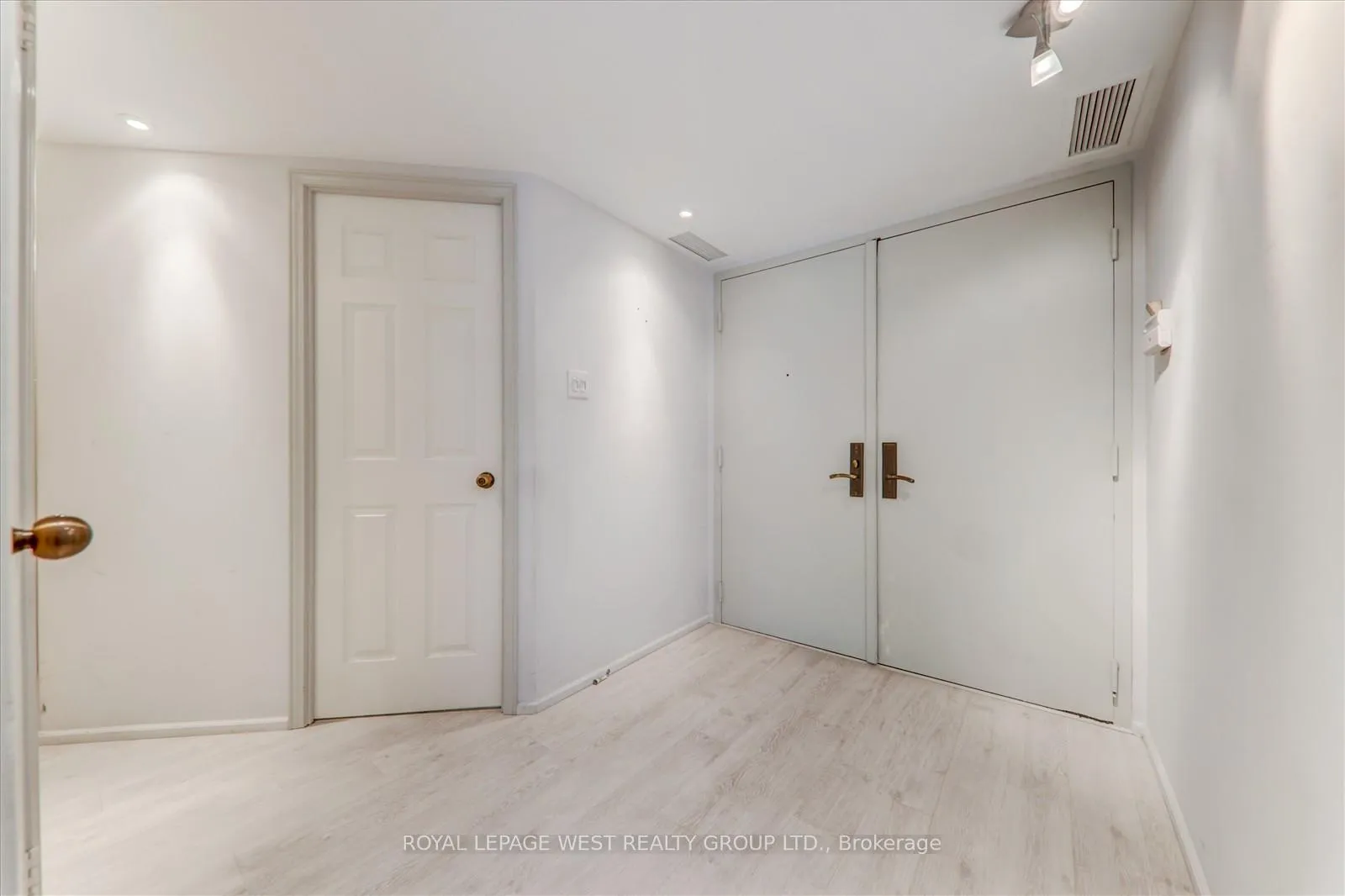 Photo 7 of Unit 909, 3900 Yonge Street, Toronto, Bedford Park-Nortown — HOMEH
