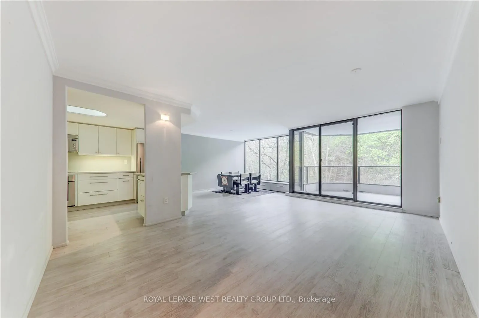 Photo 8 of Unit 909, 3900 Yonge Street, Toronto, Bedford Park-Nortown — HOMEH
