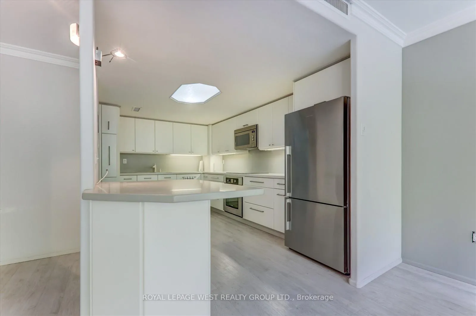 Photo 13 of Unit 909, 3900 Yonge Street, Toronto, Bedford Park-Nortown — HOMEH