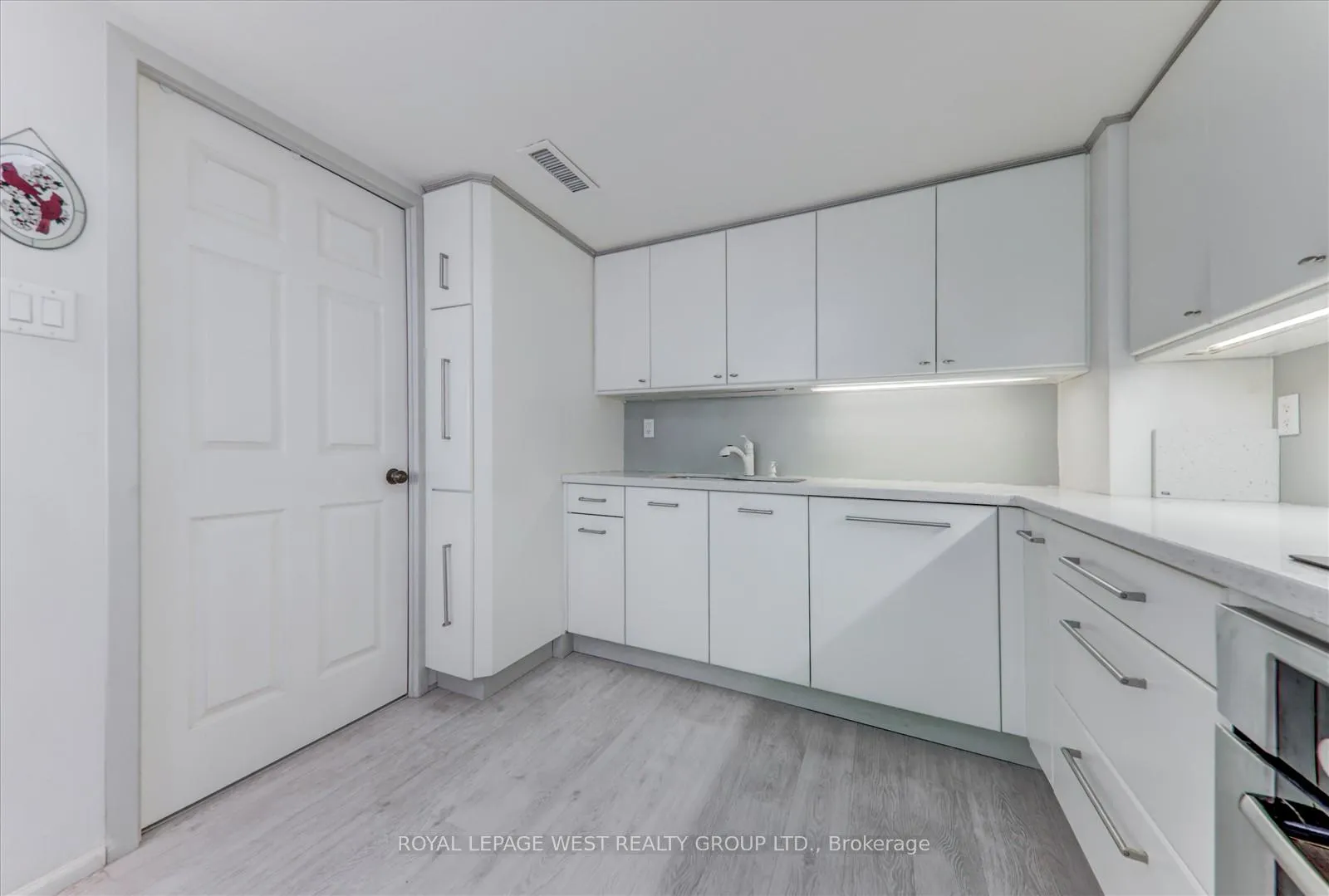 Photo 14 of Unit 909, 3900 Yonge Street, Toronto, Bedford Park-Nortown — HOMEH