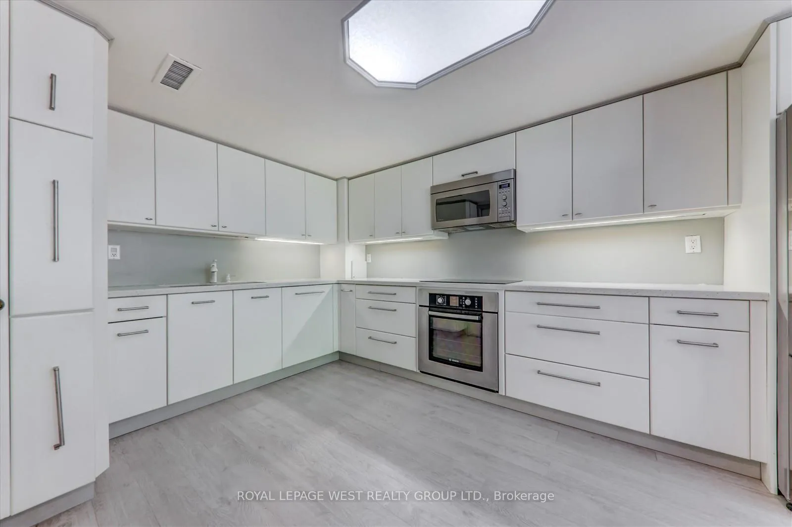 Photo 15 of Unit 909, 3900 Yonge Street, Toronto, Bedford Park-Nortown — HOMEH