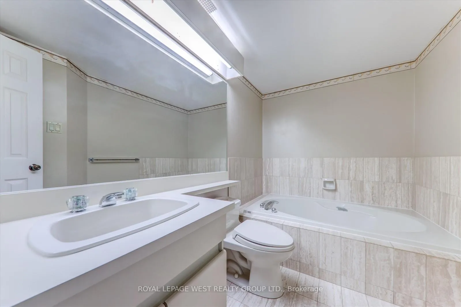 Photo 26 of Unit 909, 3900 Yonge Street, Toronto, Bedford Park-Nortown — HOMEH