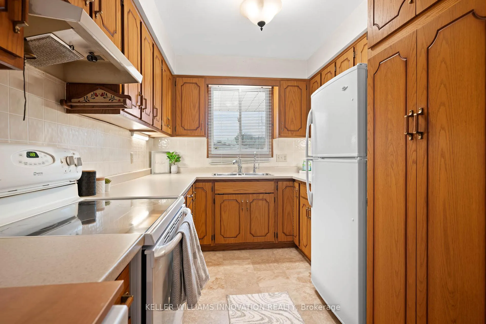 Photo 10 of 327 Conservation Drive, Waterloo — HOMEH