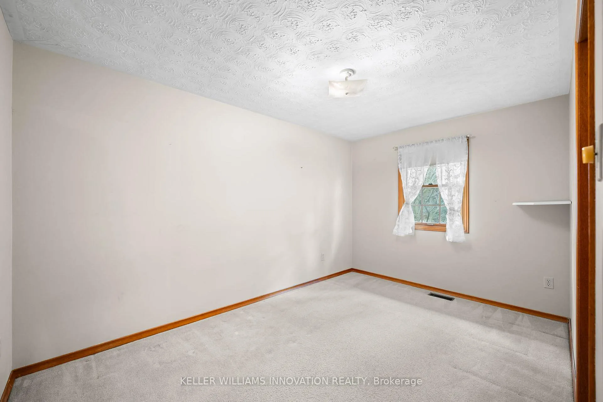Photo 17 of 327 Conservation Drive, Waterloo — HOMEH
