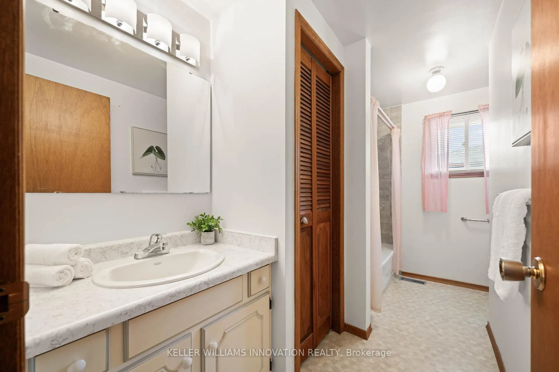 Photo 20 of 327 Conservation Drive, Waterloo — HOMEH