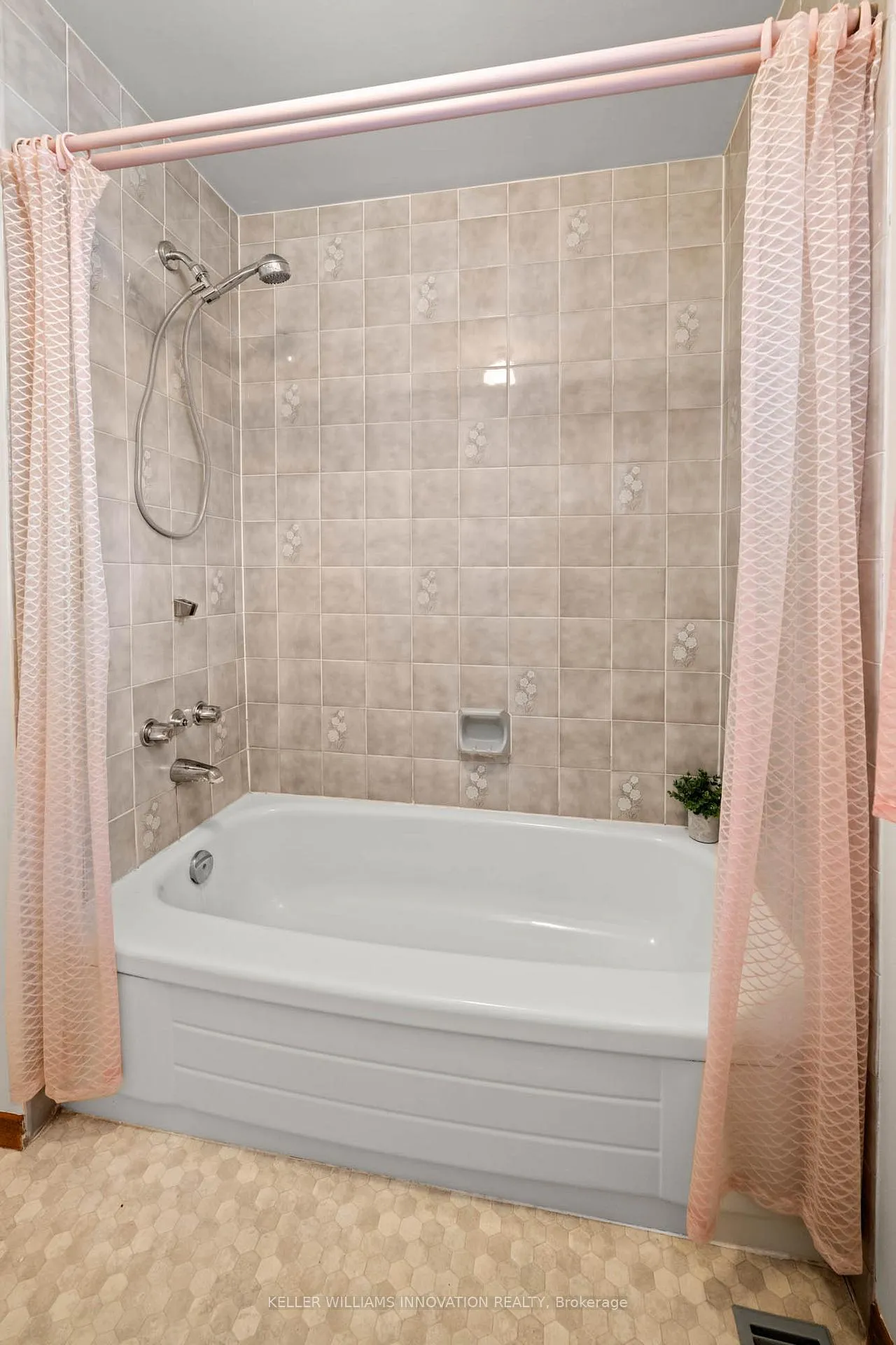 Photo 21 of 327 Conservation Drive, Waterloo — HOMEH