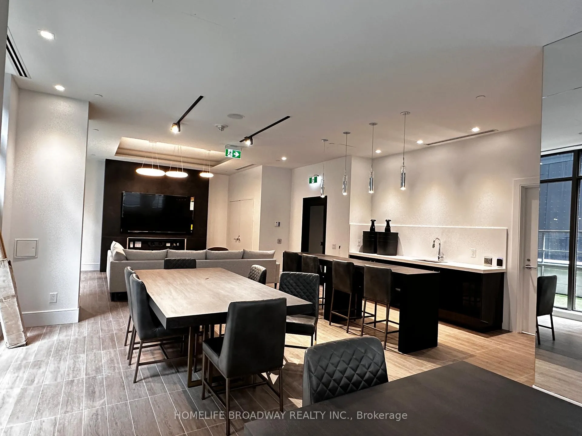 Photo 5 of Unit 1615, 8 Widmer Street, Toronto, Waterfront Communities — HOMEH