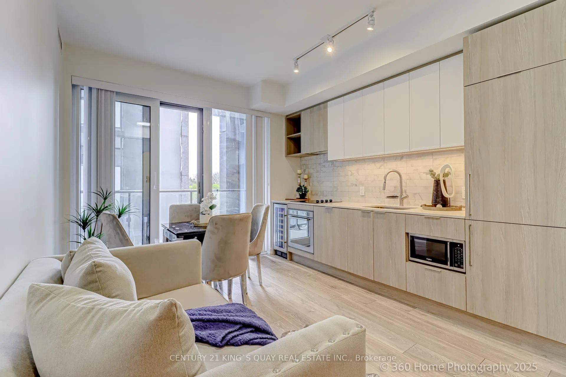 Photo 2 of Unit 601, 2020 Bathurst Street, Toronto, Humewood-Cedarvale — HOMEH