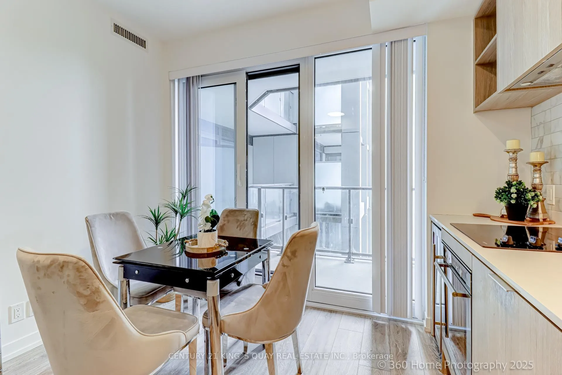 Photo 4 of Unit 601, 2020 Bathurst Street, Toronto, Humewood-Cedarvale — HOMEH