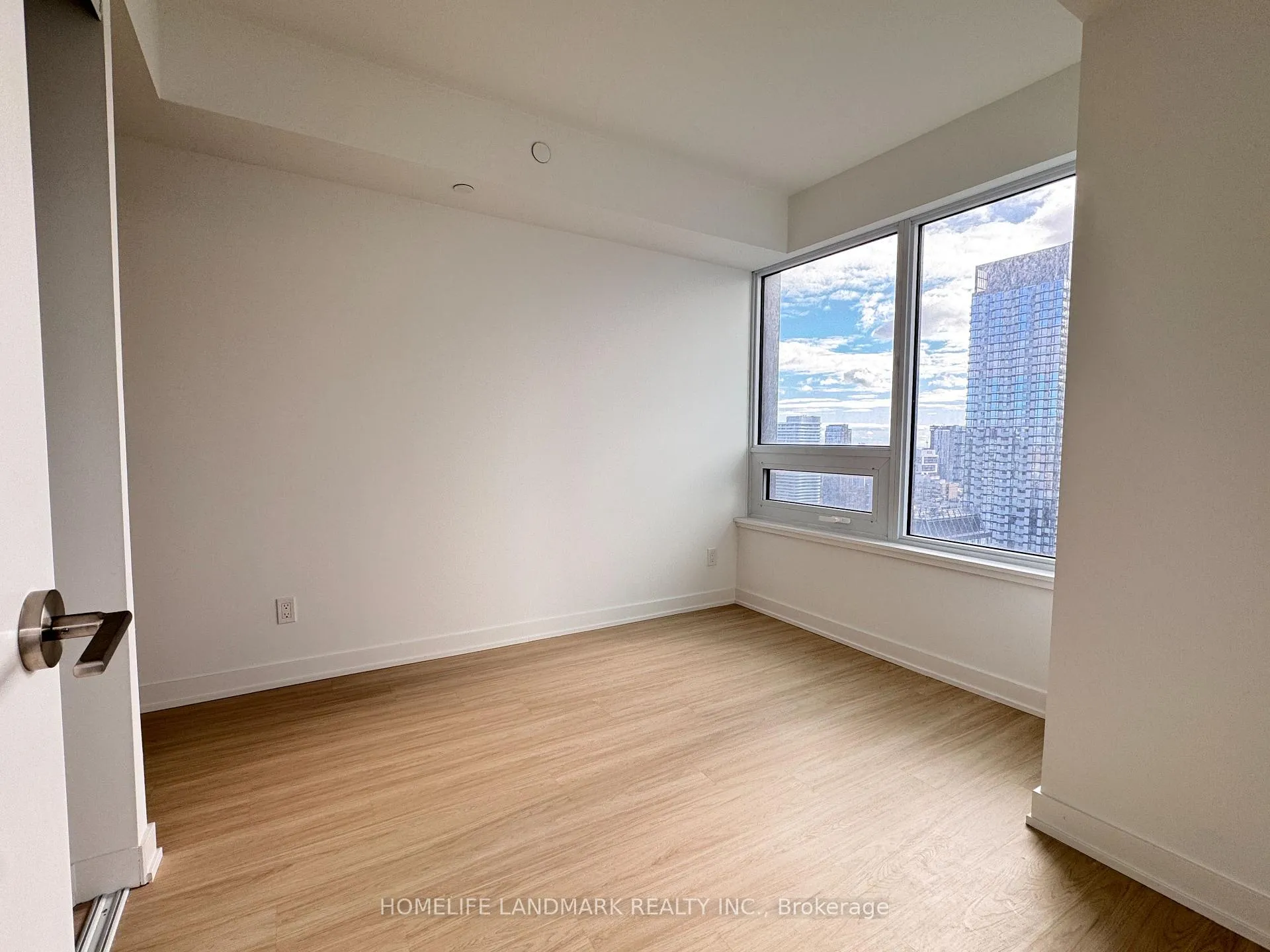 Photo 5 of Unit 4016, 8 Wellesley Street W, Toronto, Bay Street Corridor — HOMEH