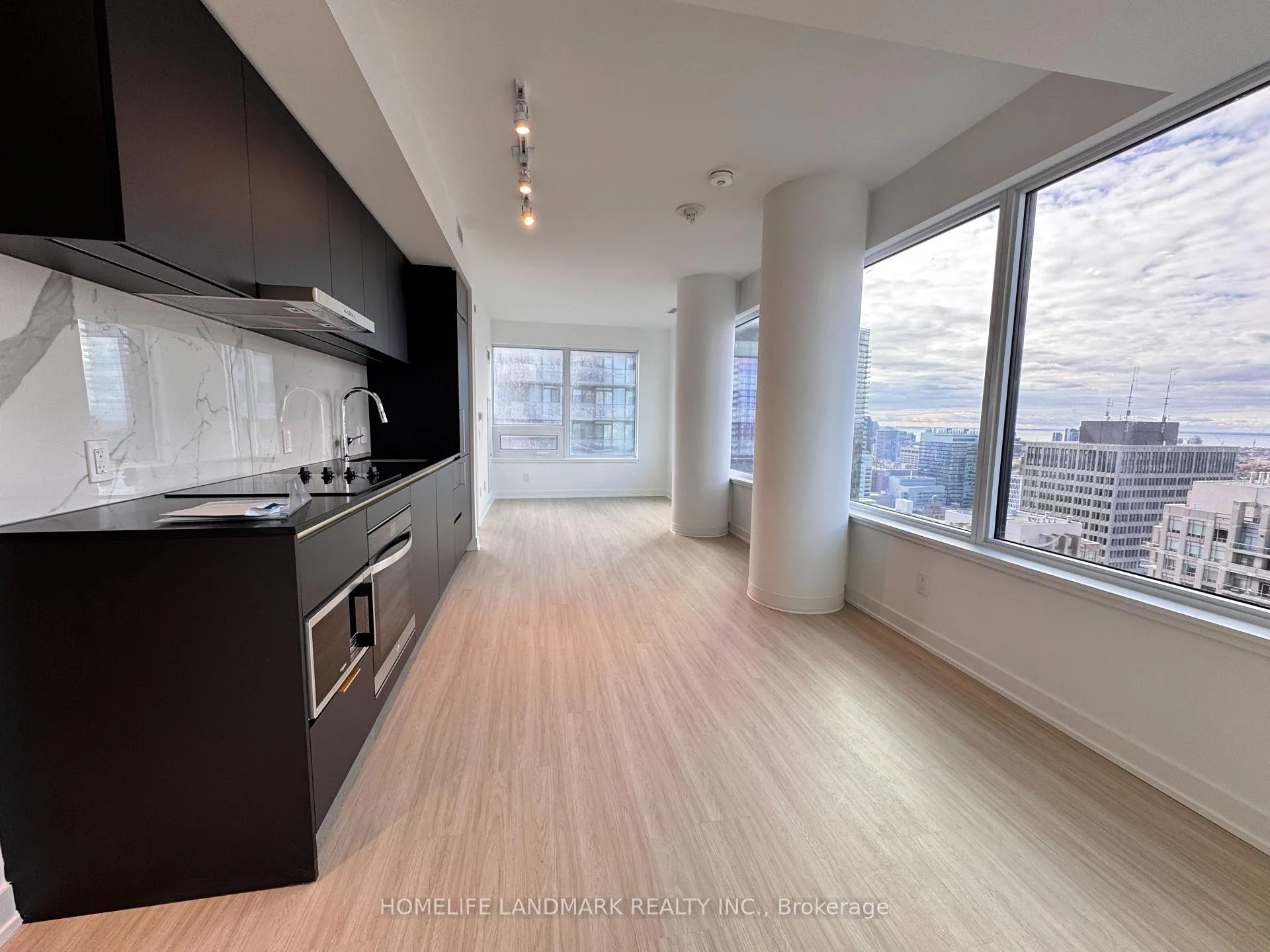 Photo 8 of Unit 4016, 8 Wellesley Street W, Toronto, Bay Street Corridor — HOMEH