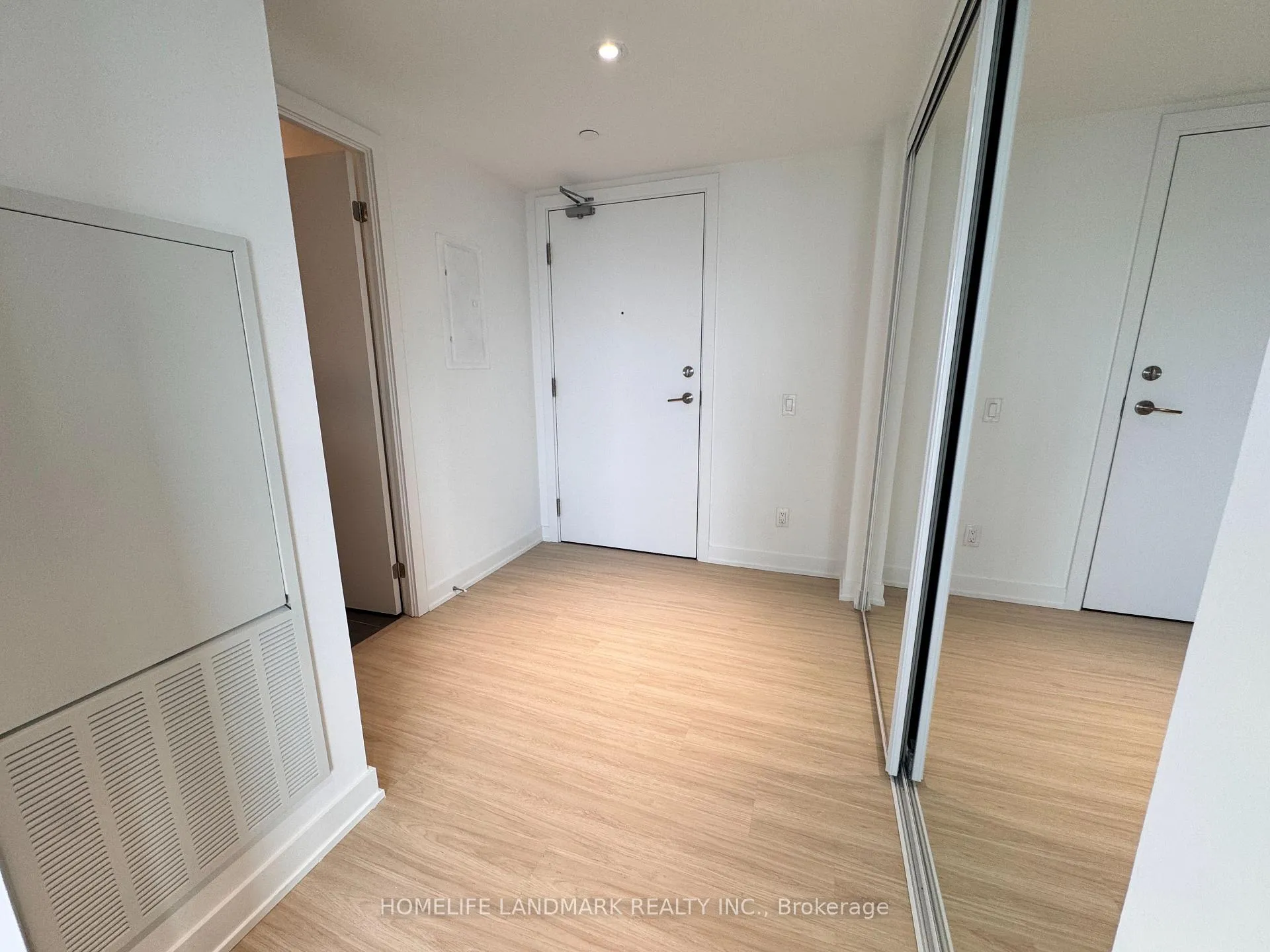 Photo 10 of Unit 4016, 8 Wellesley Street W, Toronto, Bay Street Corridor — HOMEH
