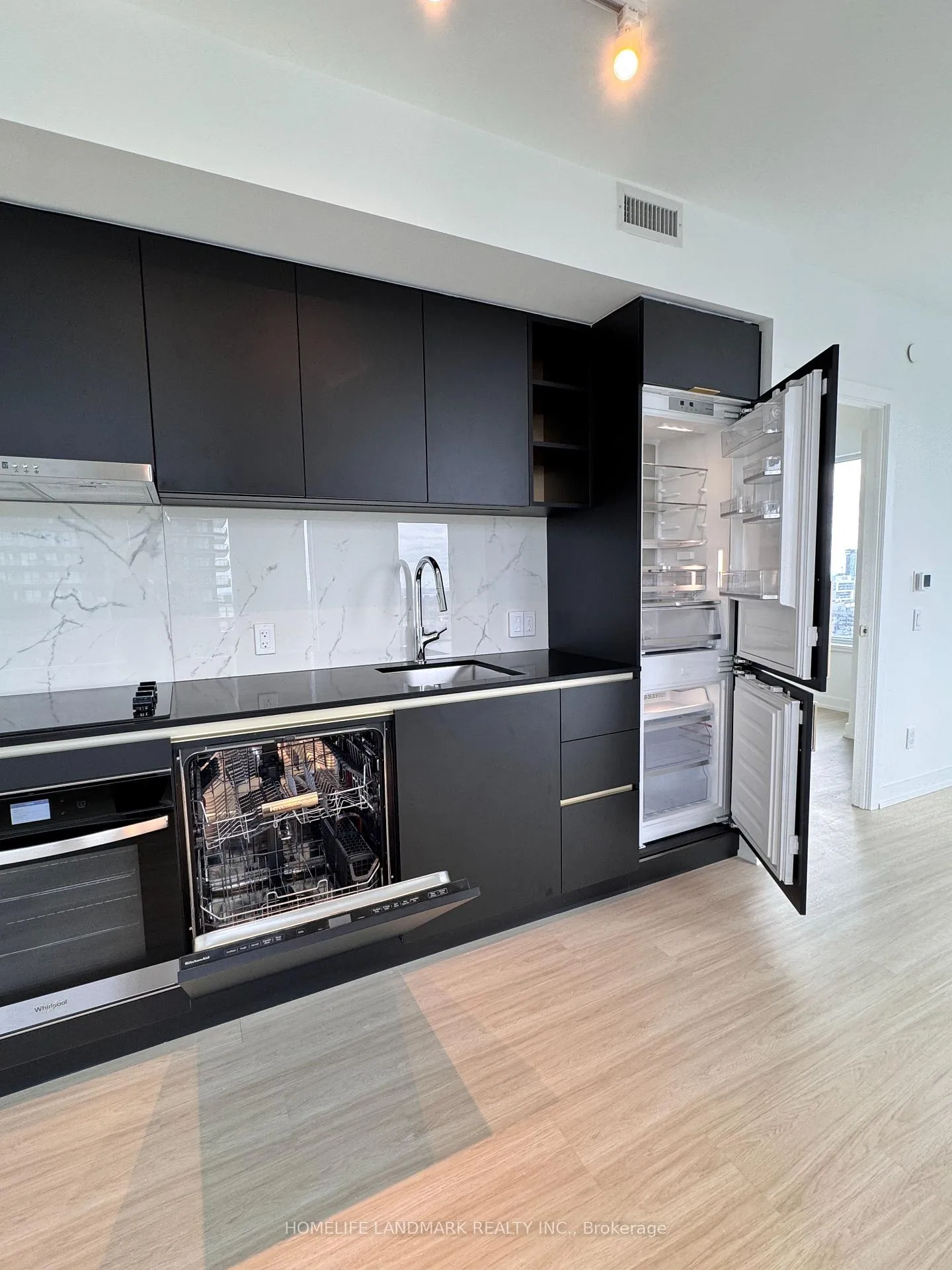 Photo 13 of Unit 4016, 8 Wellesley Street W, Toronto, Bay Street Corridor — HOMEH