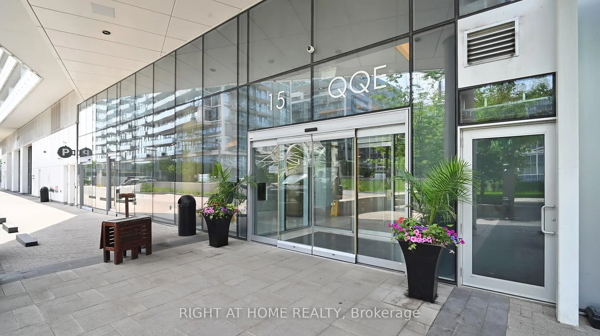 Photo 2 of Unit 403, 15 Queens Quay E, Toronto, Waterfront Communities — HOMEH