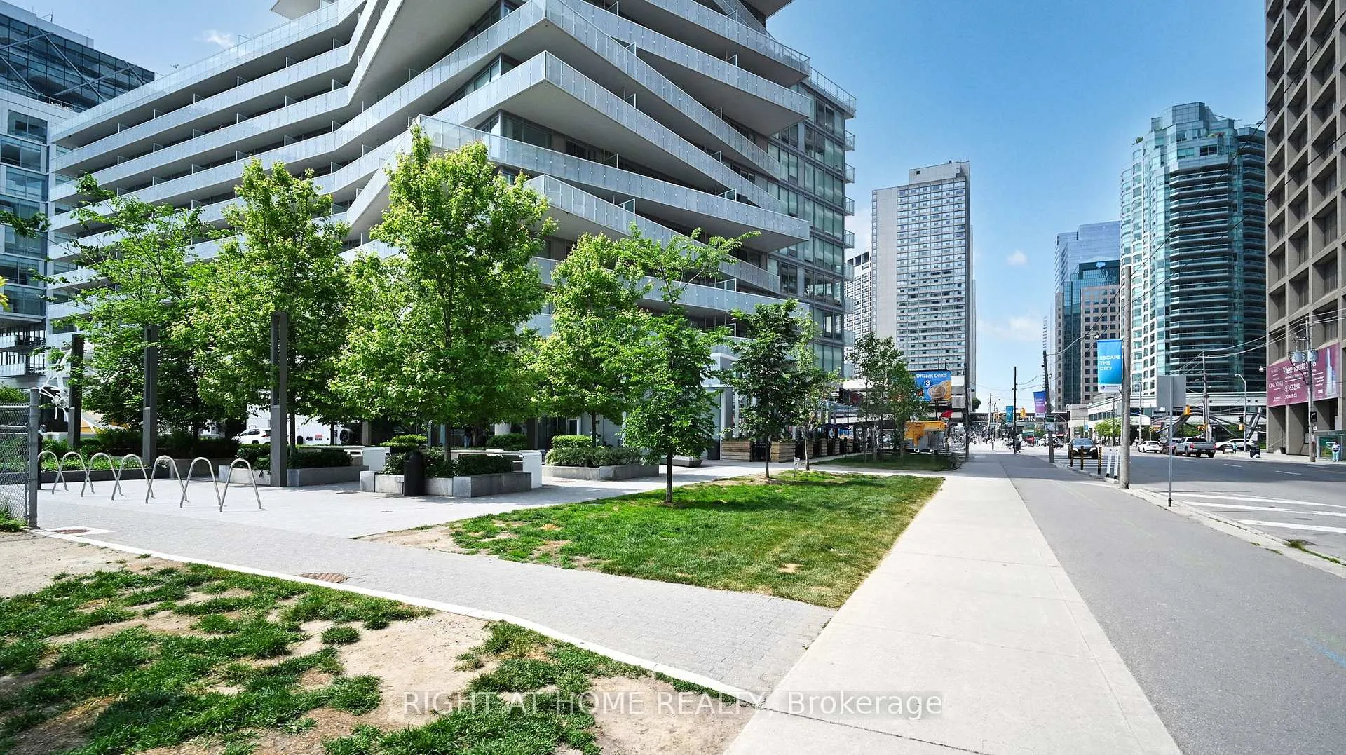 Photo 3 of Unit 403, 15 Queens Quay E, Toronto, Waterfront Communities — HOMEH