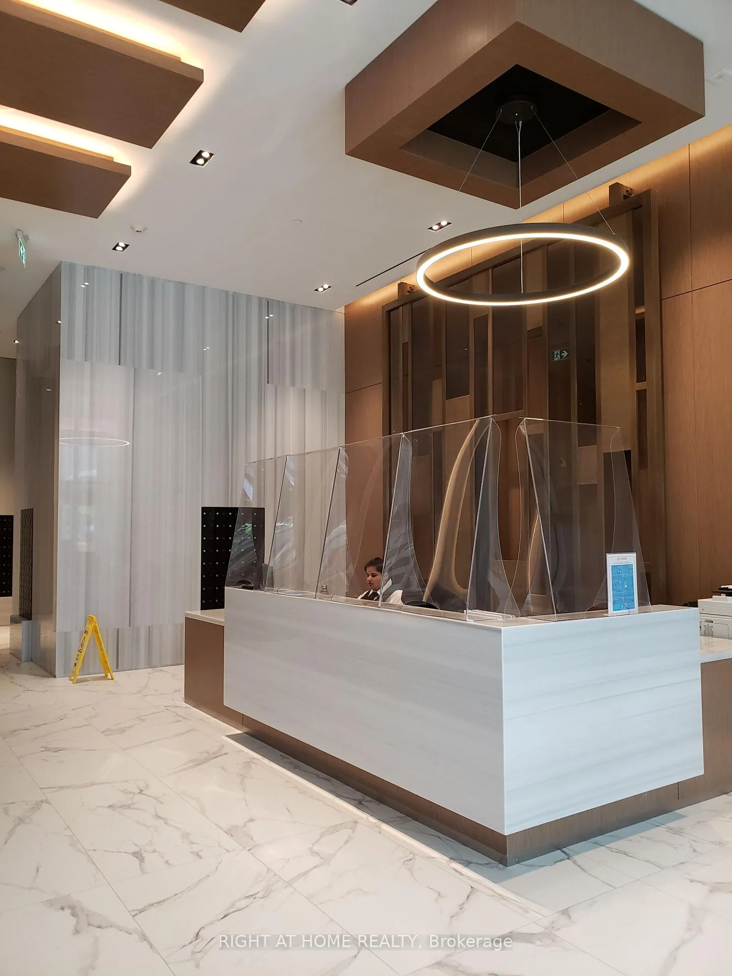 Photo 4 of Unit 403, 15 Queens Quay E, Toronto, Waterfront Communities — HOMEH