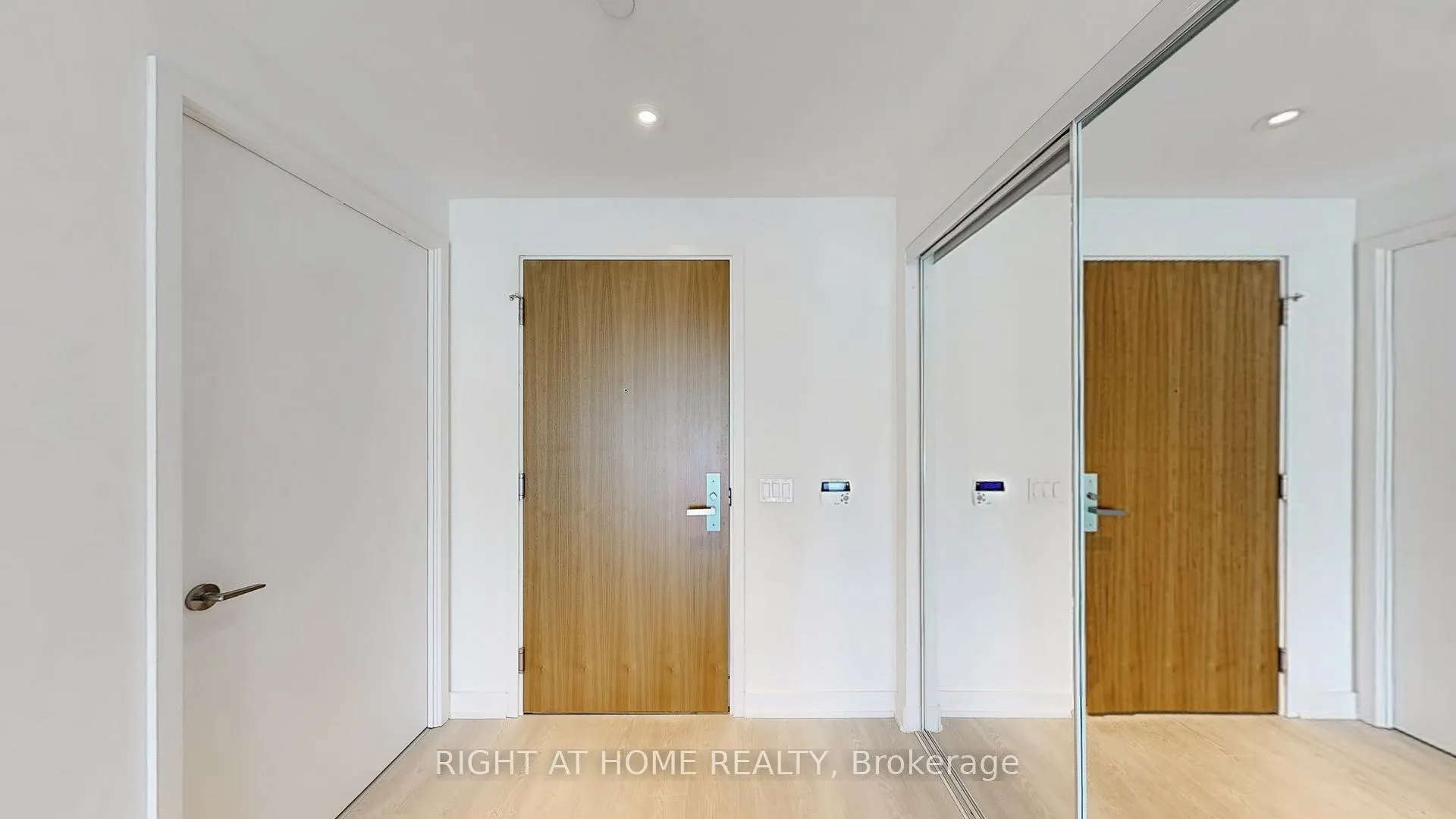 Photo 8 of Unit 403, 15 Queens Quay E, Toronto, Waterfront Communities — HOMEH