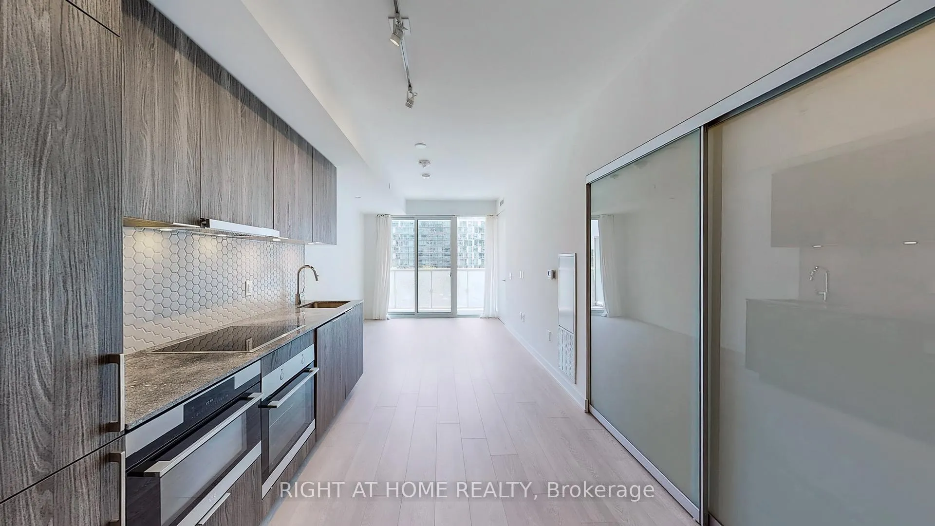 Photo 9 of Unit 403, 15 Queens Quay E, Toronto, Waterfront Communities — HOMEH