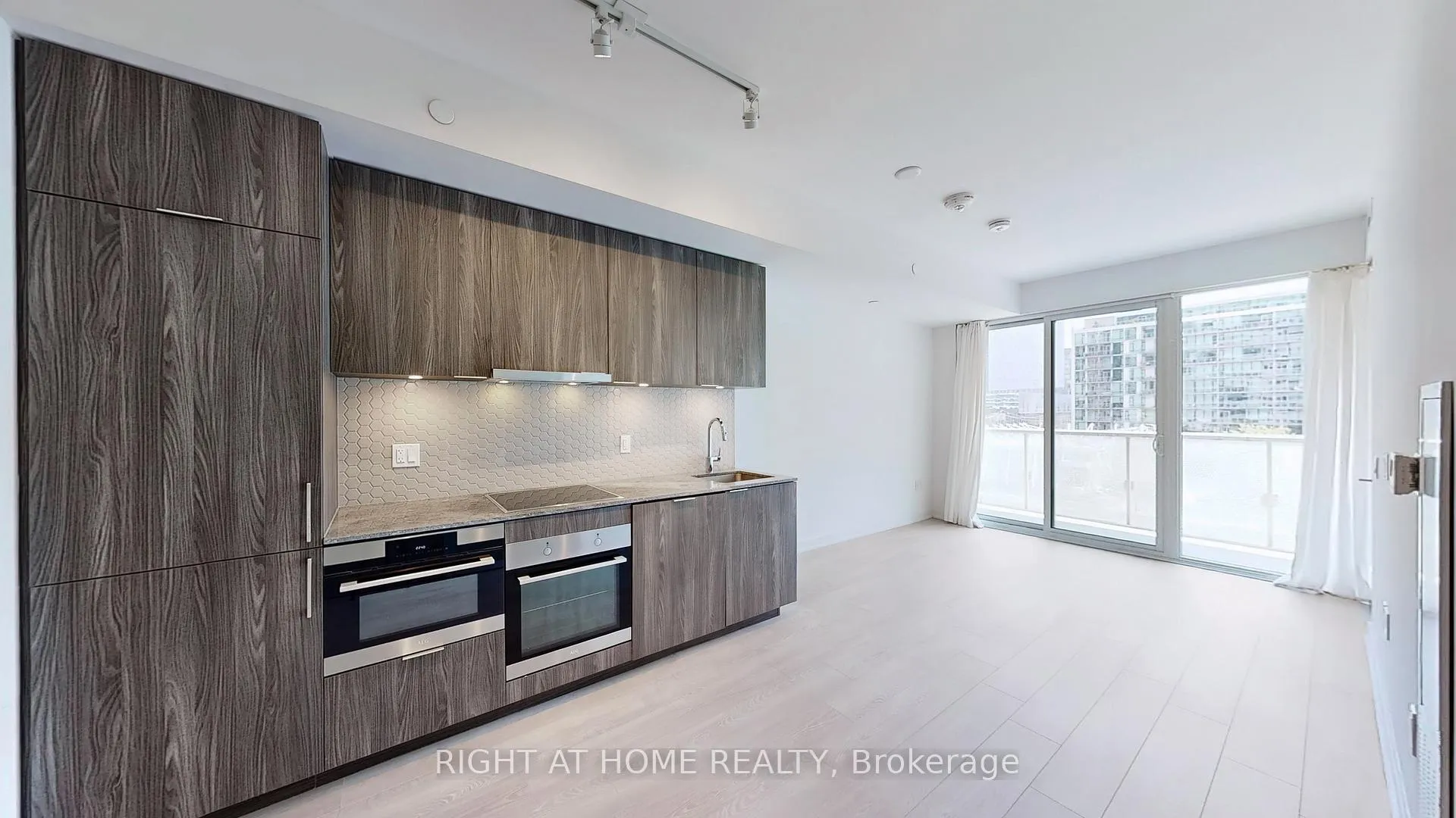Photo 10 of Unit 403, 15 Queens Quay E, Toronto, Waterfront Communities — HOMEH