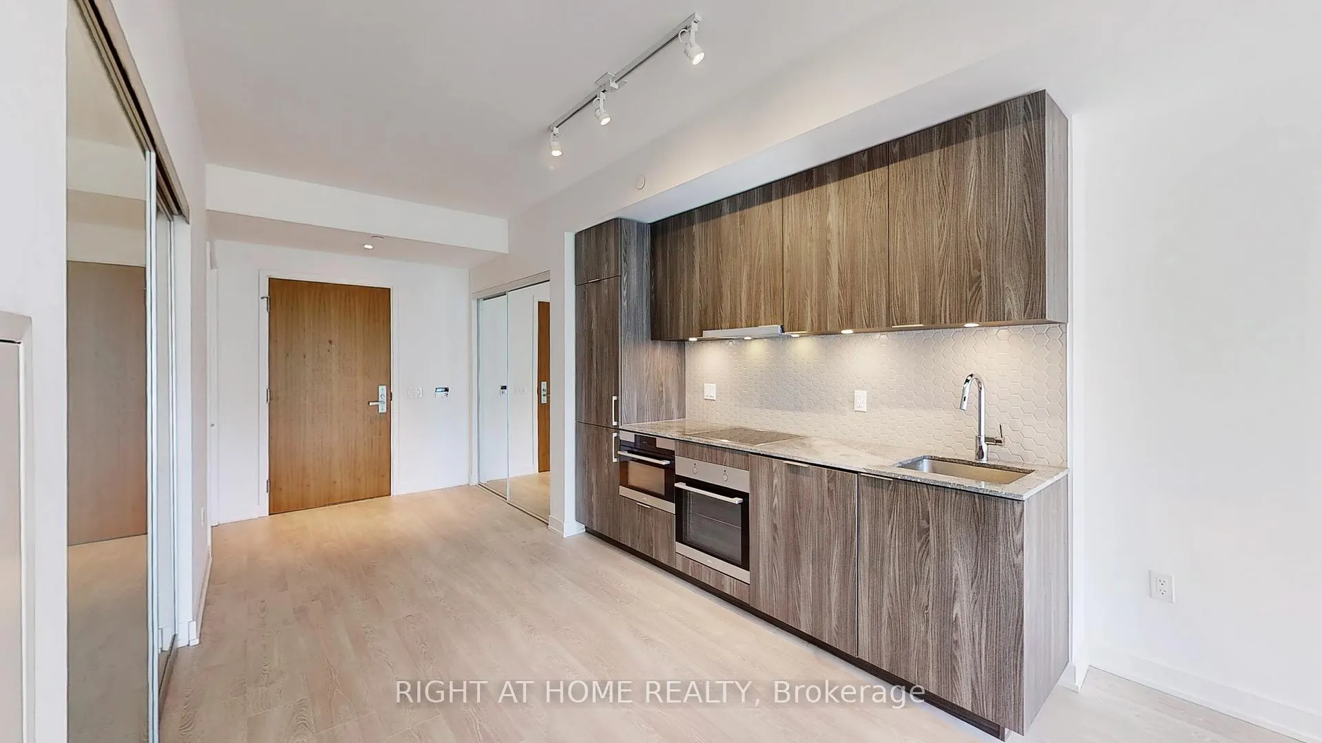Photo 11 of Unit 403, 15 Queens Quay E, Toronto, Waterfront Communities — HOMEH