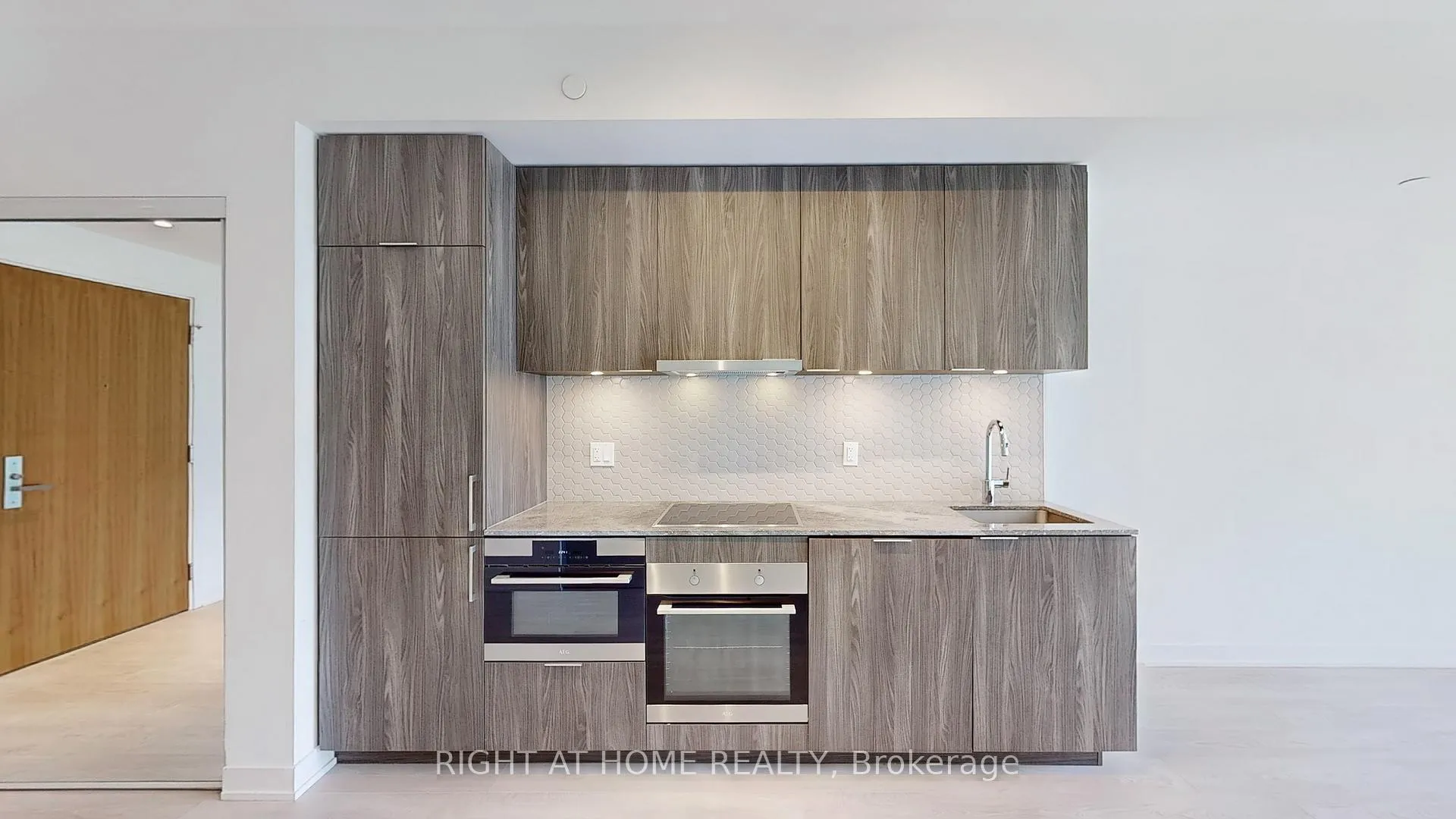 Photo 12 of Unit 403, 15 Queens Quay E, Toronto, Waterfront Communities — HOMEH
