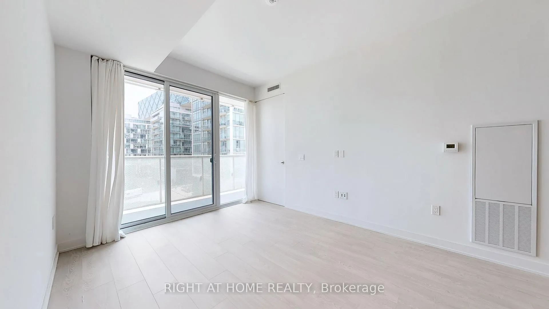 Photo 14 of Unit 403, 15 Queens Quay E, Toronto, Waterfront Communities — HOMEH