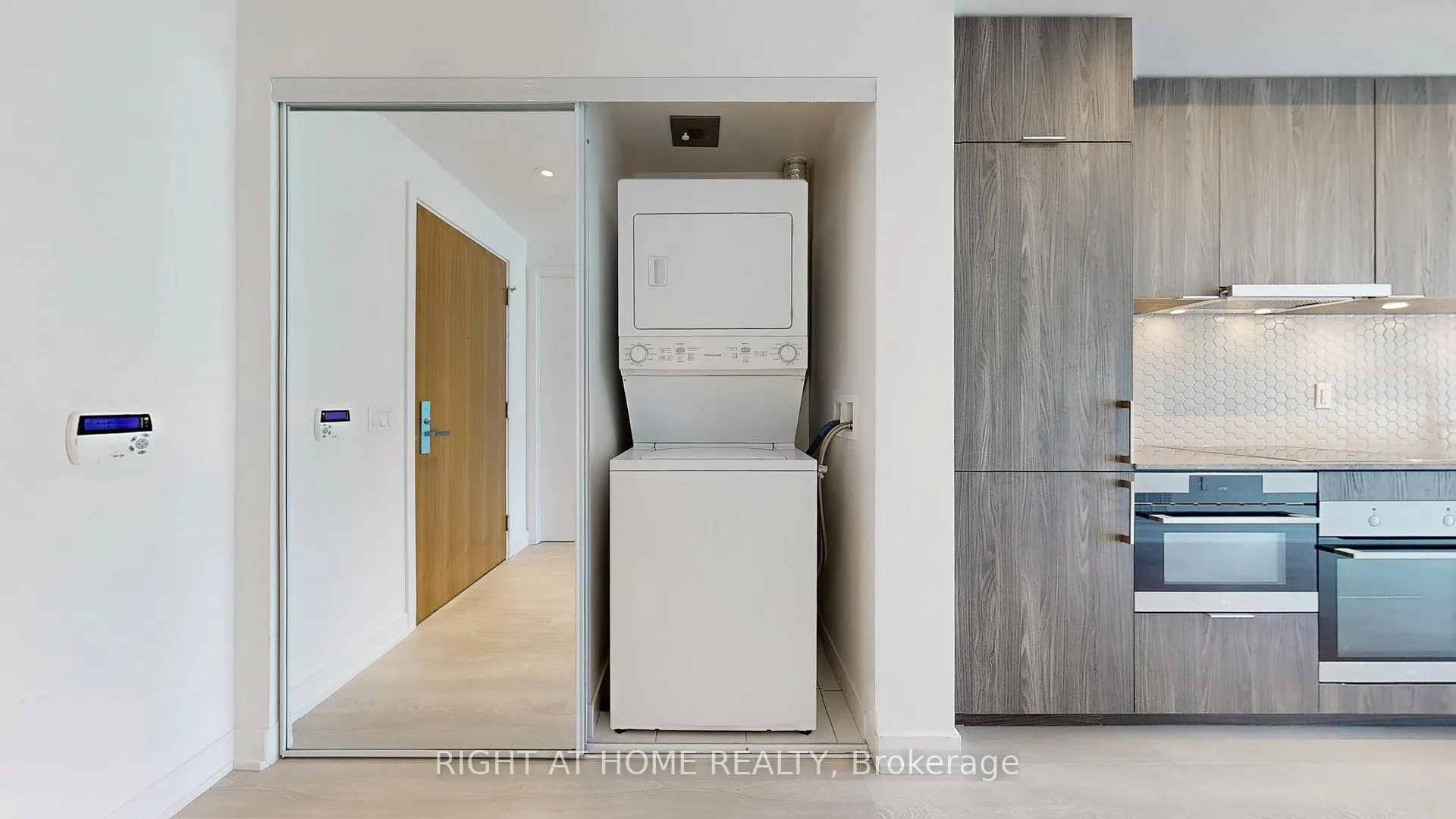 Photo 15 of Unit 403, 15 Queens Quay E, Toronto, Waterfront Communities — HOMEH