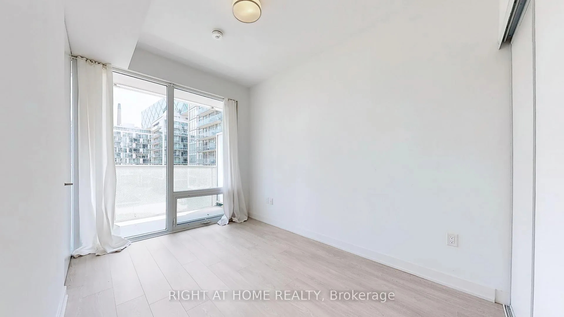 Photo 16 of Unit 403, 15 Queens Quay E, Toronto, Waterfront Communities — HOMEH