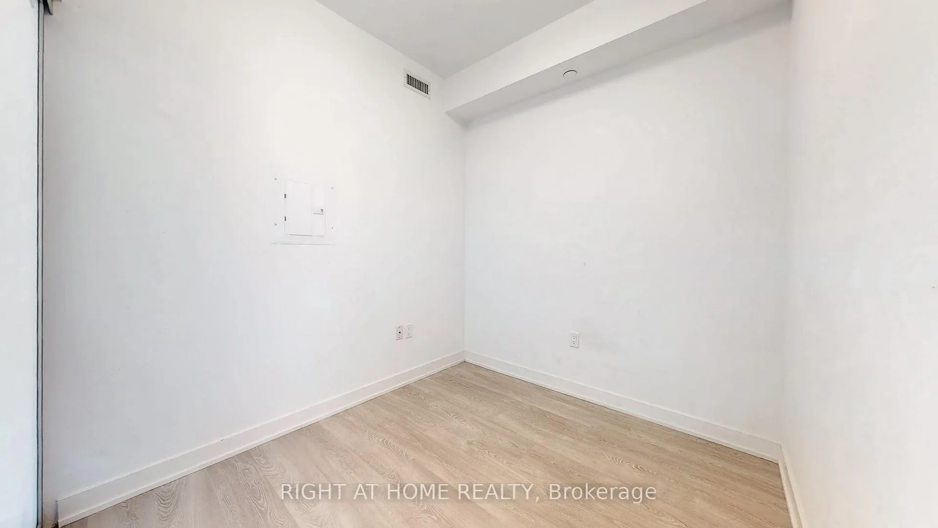 Photo 18 of Unit 403, 15 Queens Quay E, Toronto, Waterfront Communities — HOMEH