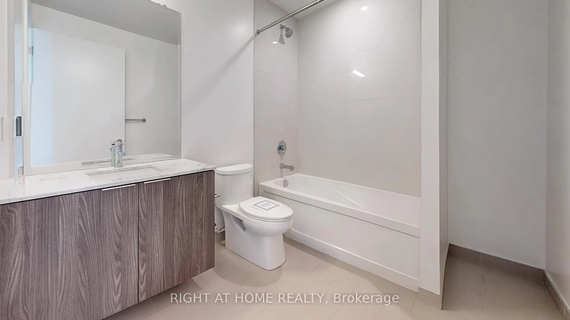 Photo 19 of Unit 403, 15 Queens Quay E, Toronto, Waterfront Communities — HOMEH