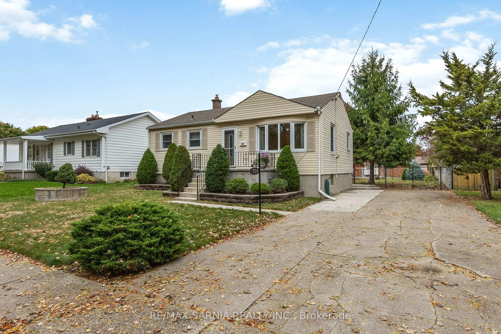 Photo 2 of 724 Southern Avenue, Sarnia — HOMEH