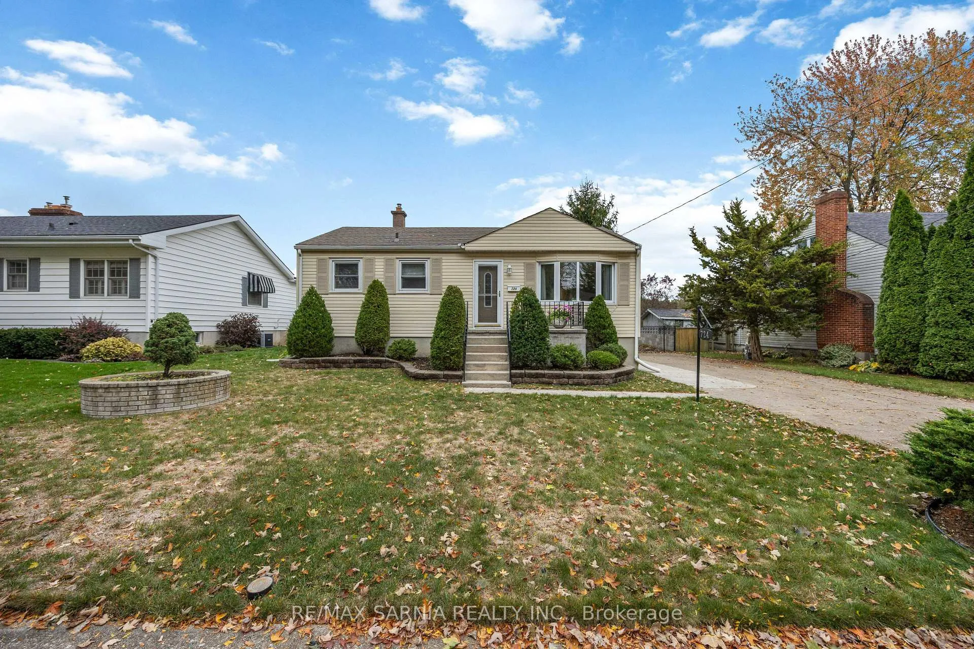 Photo 3 of 724 Southern Avenue, Sarnia — HOMEH