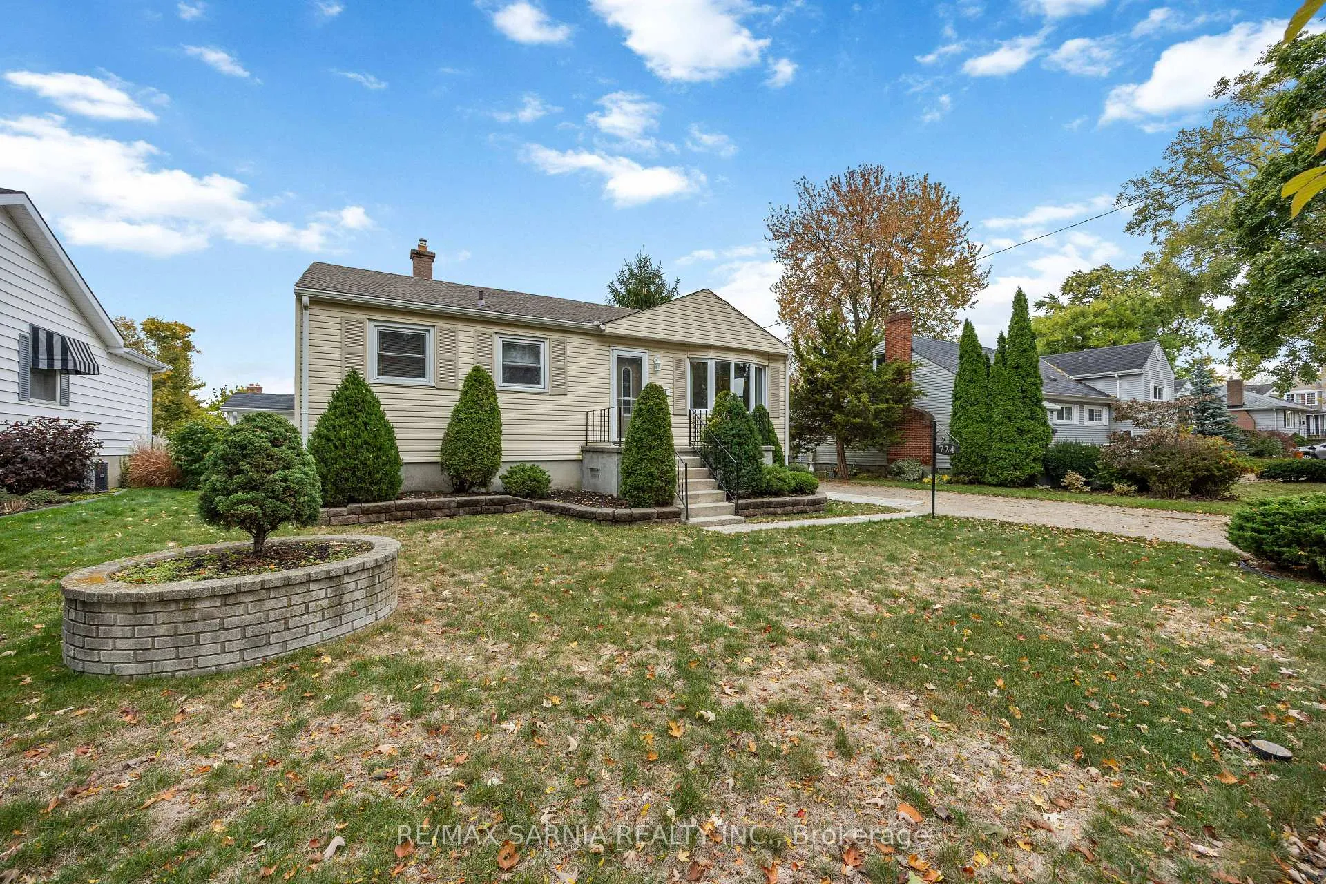 Photo 4 of 724 Southern Avenue, Sarnia — HOMEH