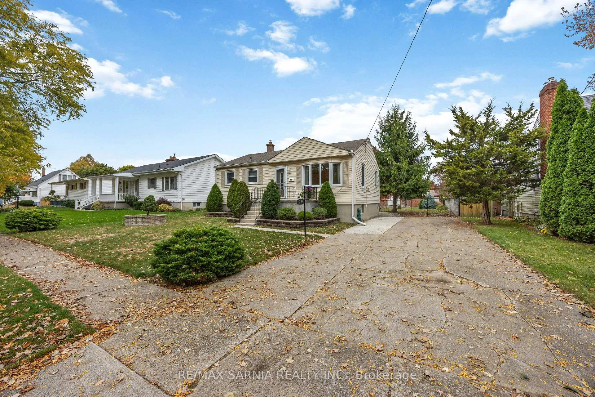 Photo 5 of 724 Southern Avenue, Sarnia — HOMEH
