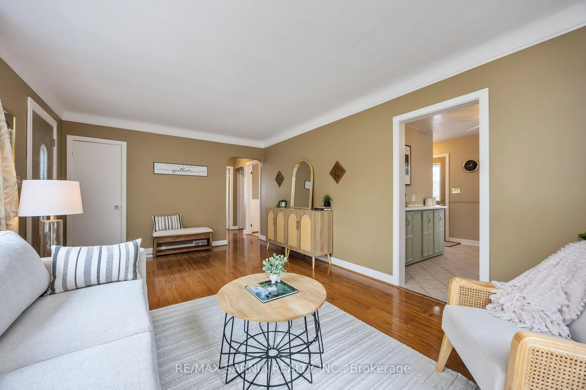 Photo 11 of 724 Southern Avenue, Sarnia — HOMEH