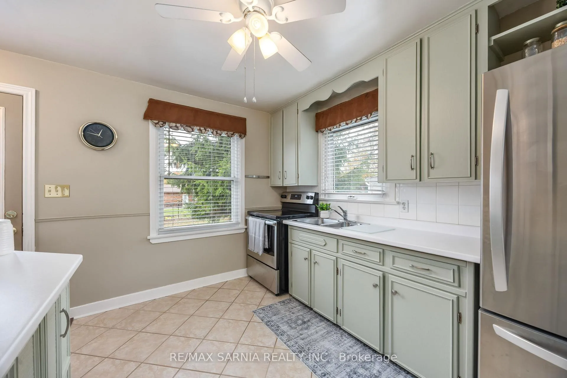 Photo 14 of 724 Southern Avenue, Sarnia — HOMEH