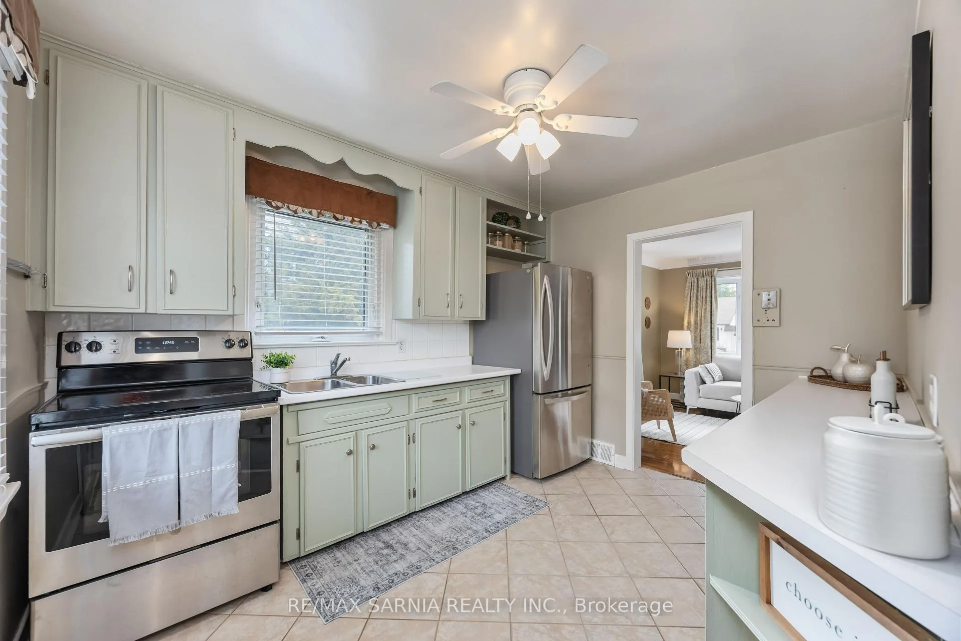 Photo 15 of 724 Southern Avenue, Sarnia — HOMEH
