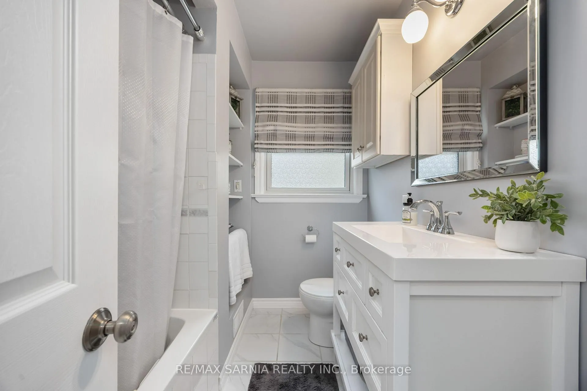 Photo 20 of 724 Southern Avenue, Sarnia — HOMEH