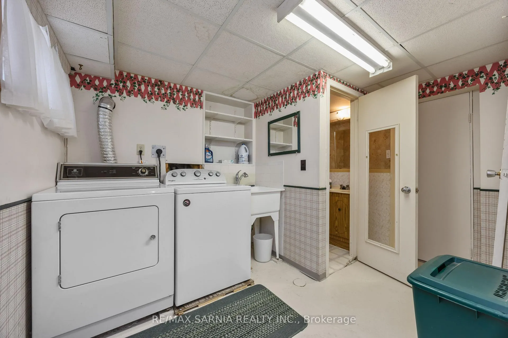 Photo 37 of 724 Southern Avenue, Sarnia — HOMEH