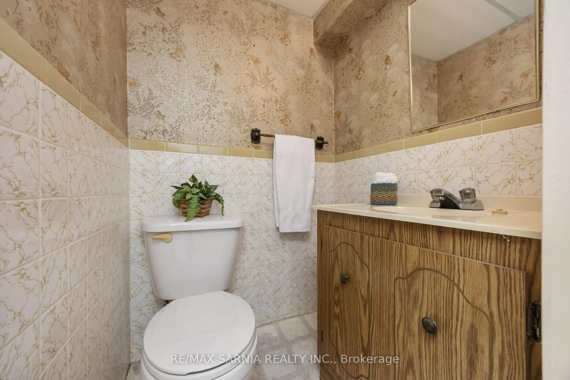 Photo 38 of 724 Southern Avenue, Sarnia — HOMEH