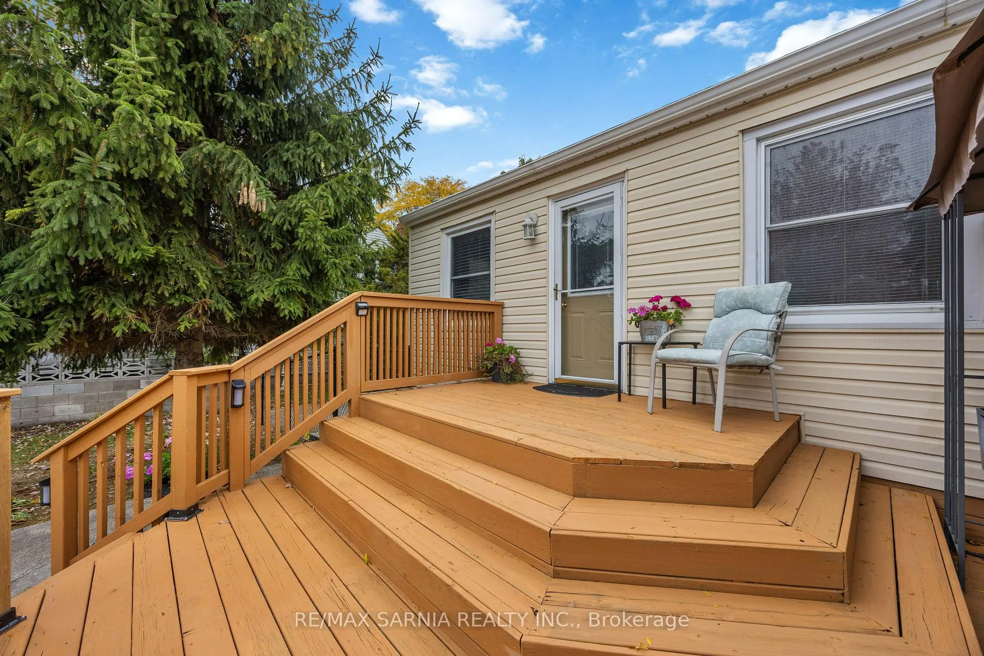 Photo 42 of 724 Southern Avenue, Sarnia — HOMEH