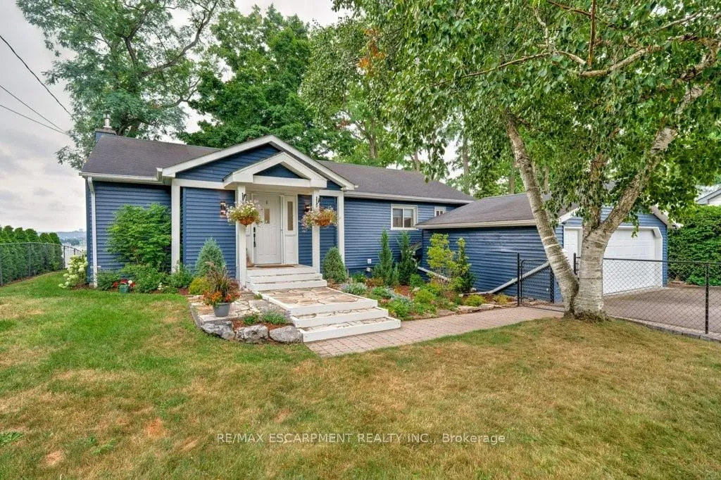 Photo 1 of 636 West Oval Drive, Burlington, Bayview — HOMEH