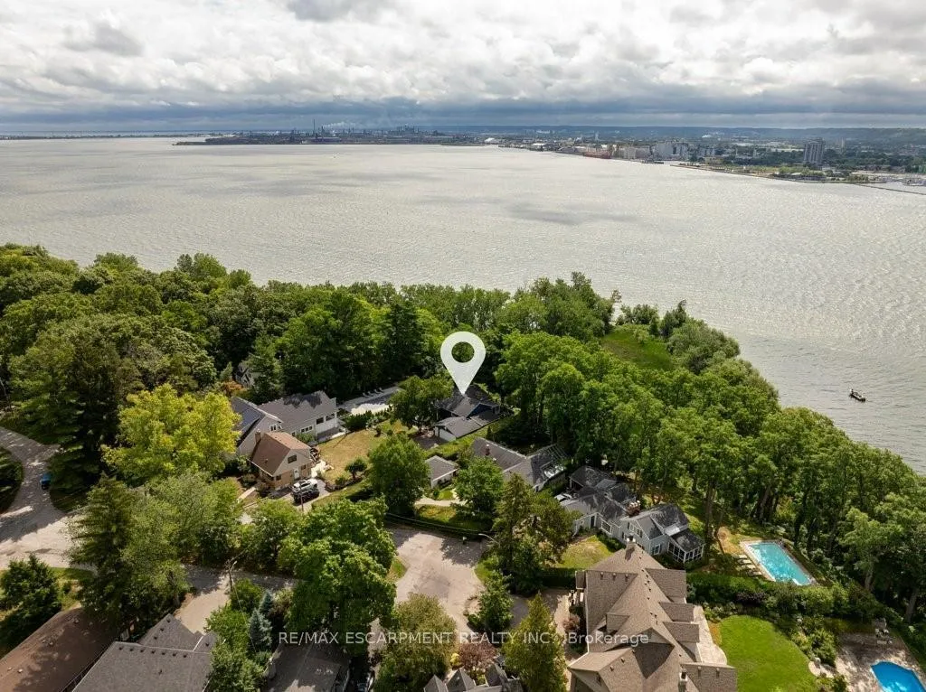Photo 3 of 636 West Oval Drive, Burlington, Bayview — HOMEH