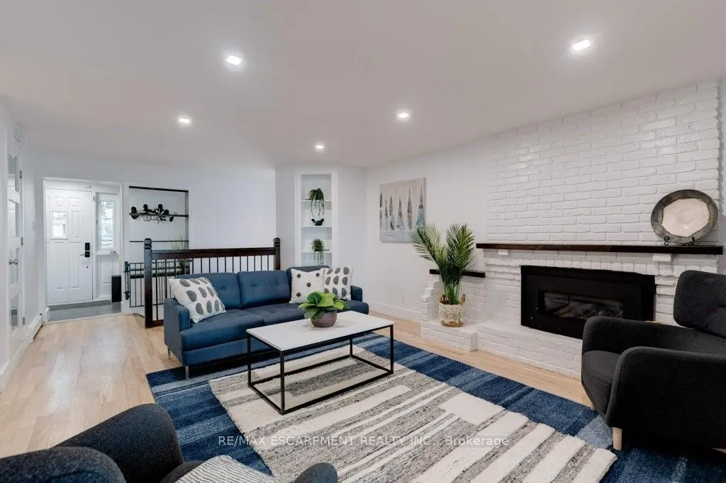 Photo 7 of 636 West Oval Drive, Burlington, Bayview — HOMEH