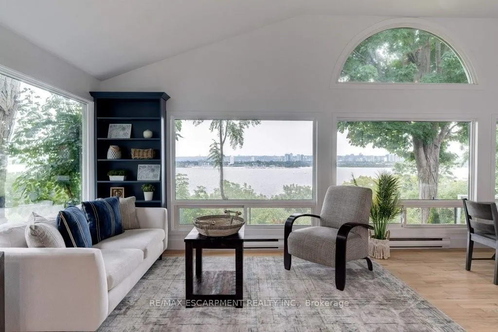 Photo 10 of 636 West Oval Drive, Burlington, Bayview — HOMEH