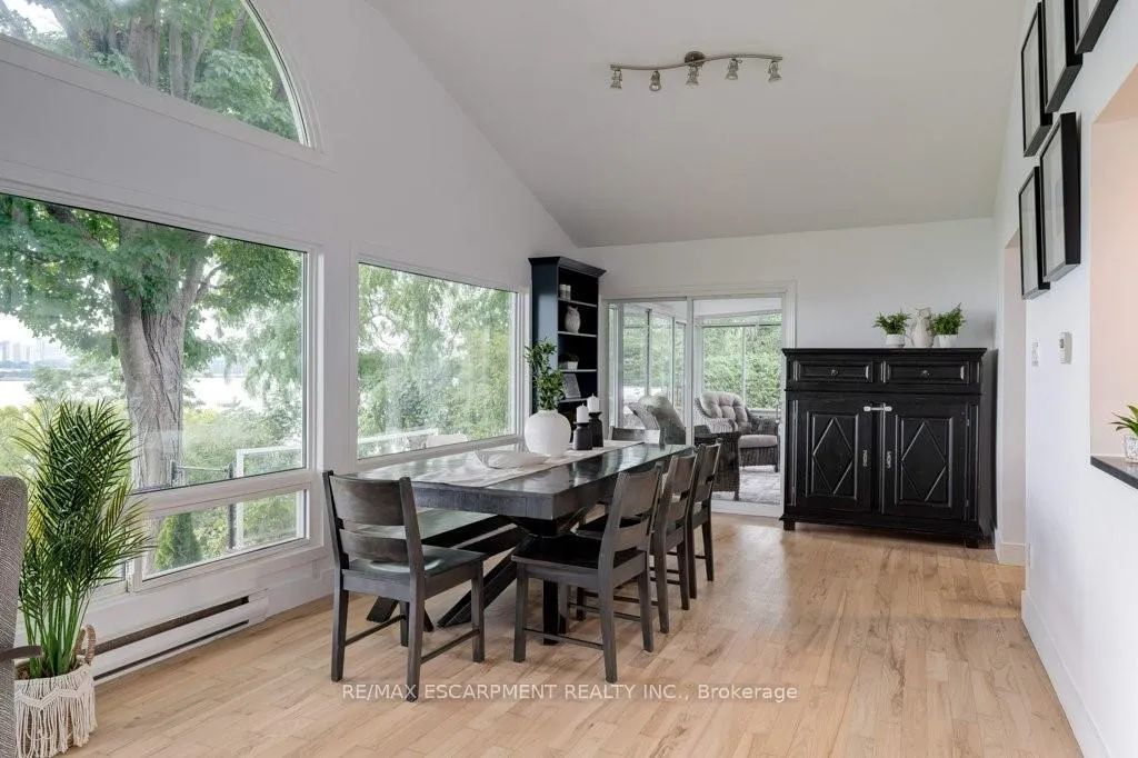 Photo 14 of 636 West Oval Drive, Burlington, Bayview — HOMEH