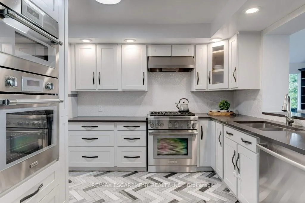 Photo 17 of 636 West Oval Drive, Burlington, Bayview — HOMEH